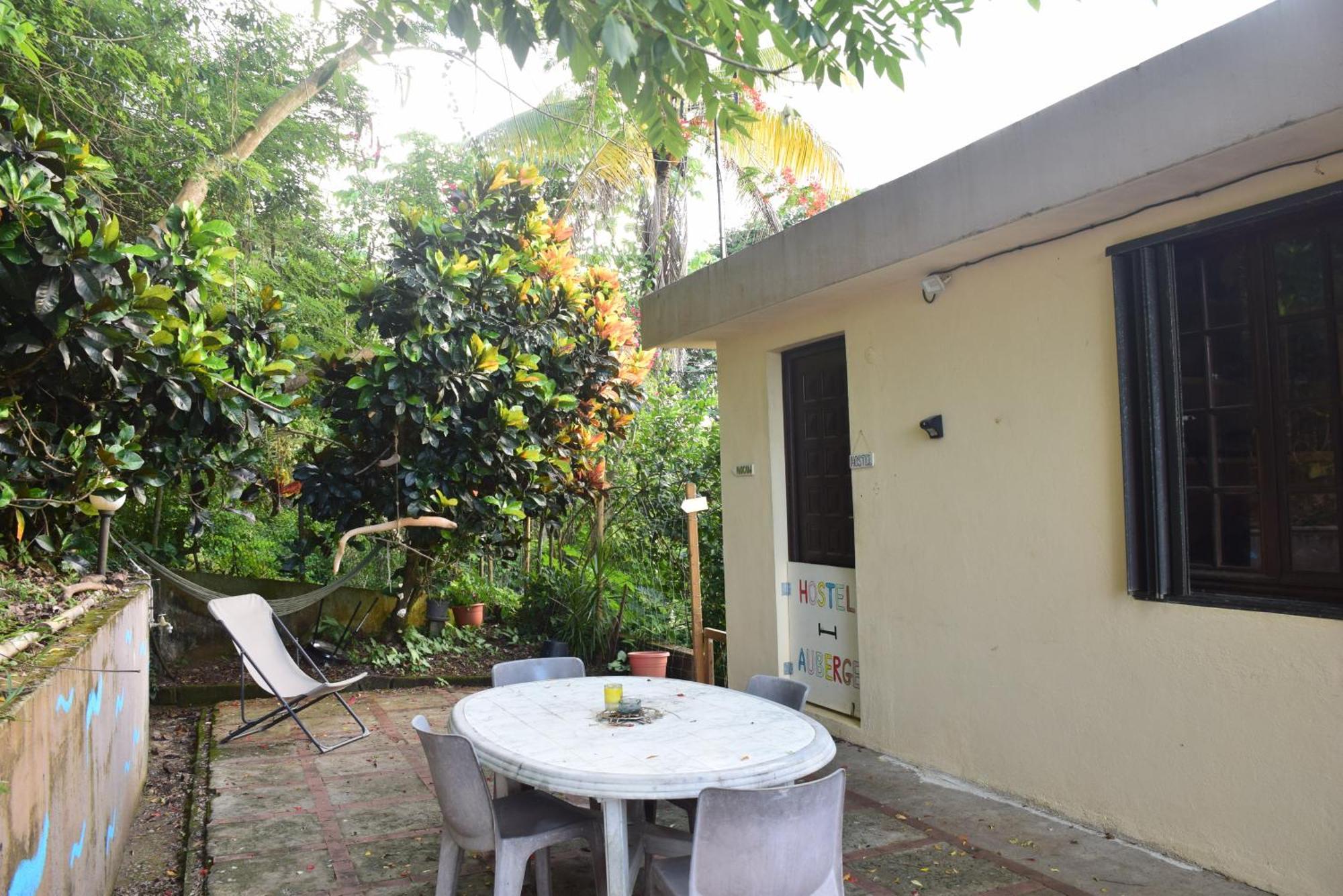 Top Hill Hostel- Martinique- Auberge Dortoir Trinite  Esterno foto